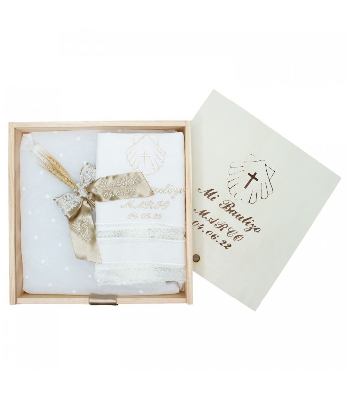 Kit de Vela y Pañuelo para Bautizo con caja de madera. Modelo París Camel